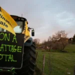 French farmers protest over compulsory cattle culls amid disease outbreak